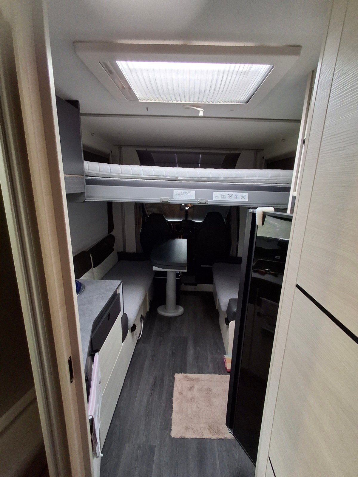 chausson titanium 720, Caravans en Kamperen, Automaat, Chemisch toilet, Ford, Treinzit
