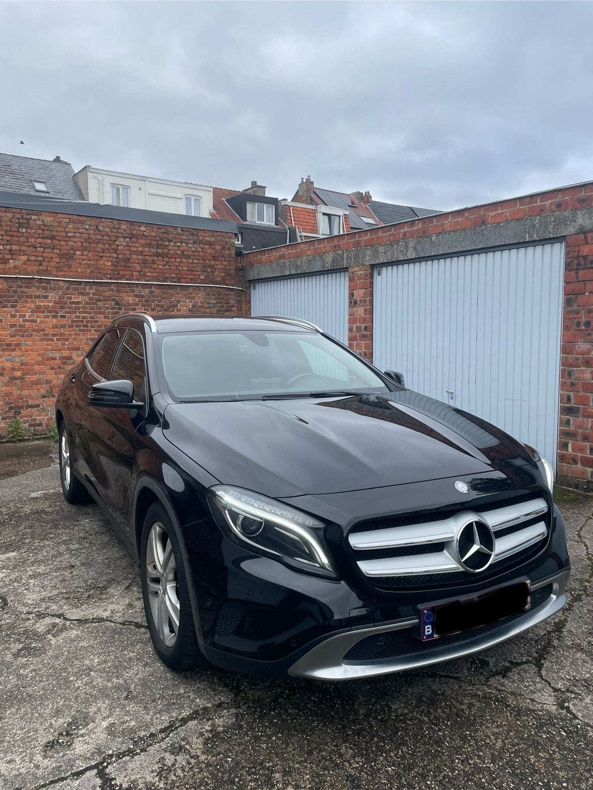 Mercedes GLA 180 Automaat 2016, Auto's, Euro 6, 1495 cc, Zwart, 5 zetels