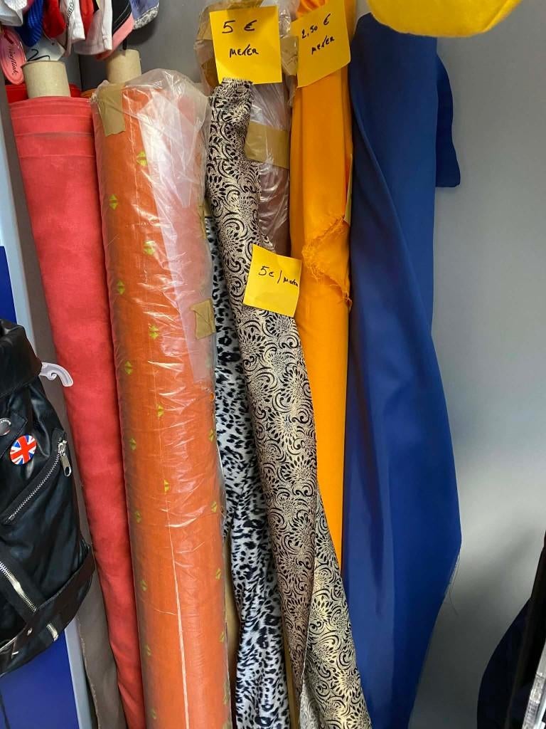 Rollen stof aan spotprijs 5 euro per meter, Hobby & Loisirs créatifs, Tissus & Chiffons, Neuf, Enlèvement