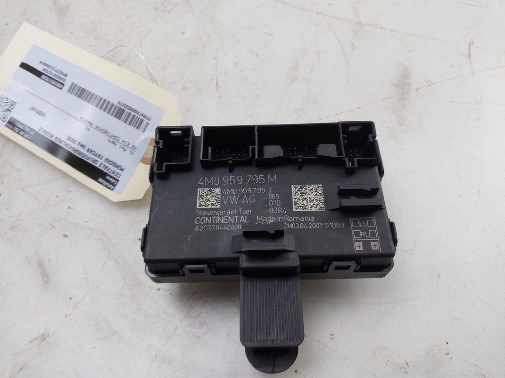 COMPUTER CENTRALE VERGRENDELING Taycan (Y1A) (|4M0959795M|), Auto-onderdelen, Gebruikt, Porsche, Continental AG, Continental-Plaza 1
30175  Hannover, DE