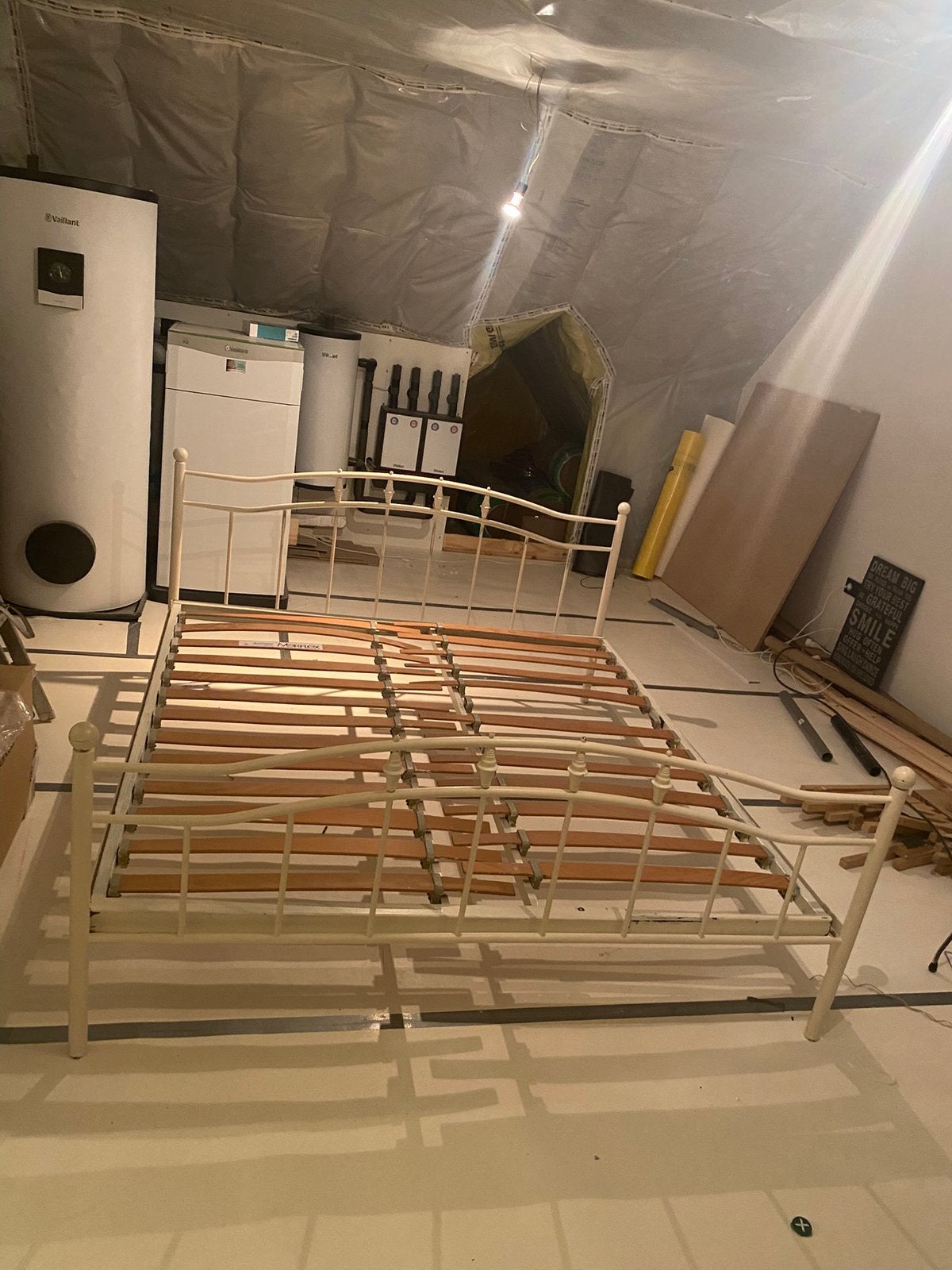 Bed 1,80 x 2m met lattenbodem en 2 nachtkastjes, Huis en Inrichting, Slaapkamer | Bedden, Ophalen, Zo goed als nieuw