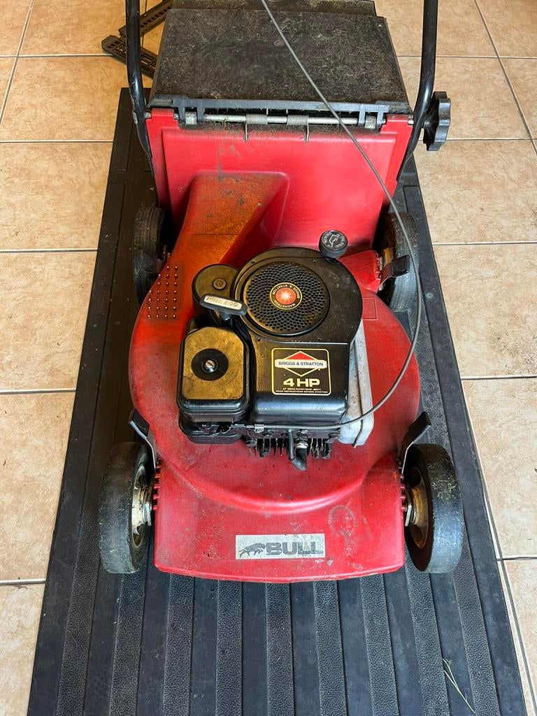 Briggs and stratton Bull 4hp, Tuin en Terras, Ophalen, Gebruikt, Benzine-grasmaaier, Opvangbak