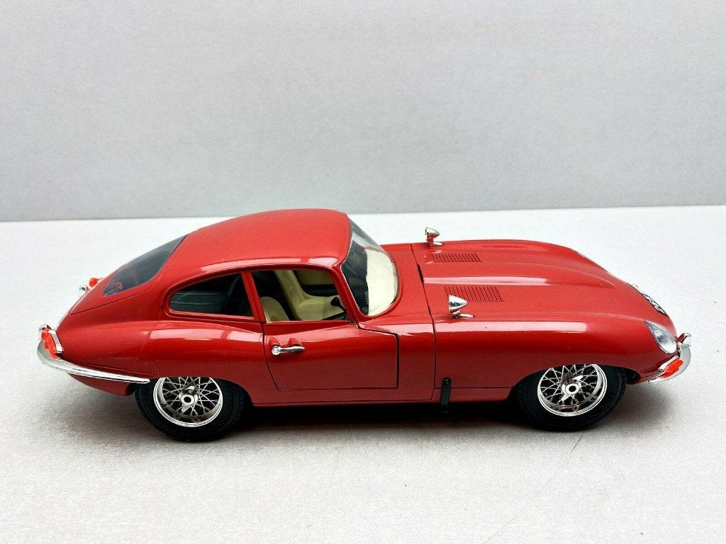 JAGUAR XK Type E Coupé Serie 1 Red 1/18 BURAGO Premium Neuve, Hobby en Vrije tijd, Modelauto's | 1:18, Ophalen of Verzenden, Nieuw