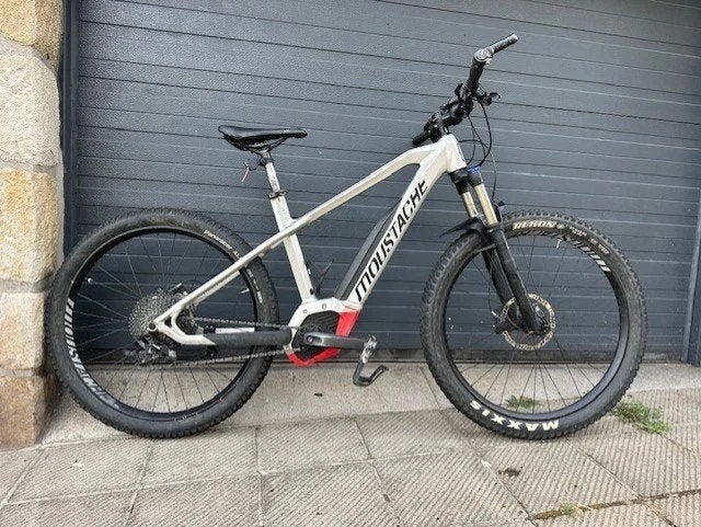 VTT électrique Moustache– Très bon état + 2e paire de roues, Vélos & Vélomoteurs, Autres marques, Enlèvement, Utilisé, Hommes