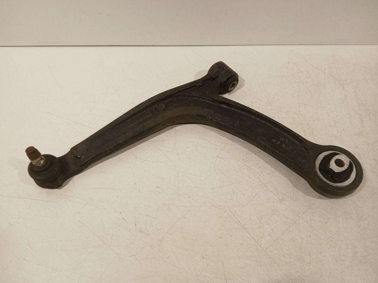 Draagarm links voor Ford Ka, Onderdelen@venauto.nl, Van der Ven Autorecycling B.V., Ettenseweg 76, 4706 PB Roosendaal, The Netherlands