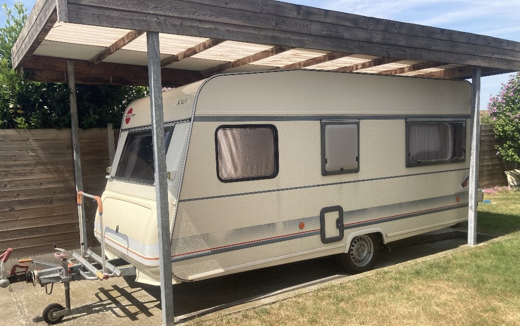 Zeer nette burstner scala met voortent en extra's, Caravans en Kamperen, Caravans, Kachel, Particulier, Bürstner, Tot en met 4