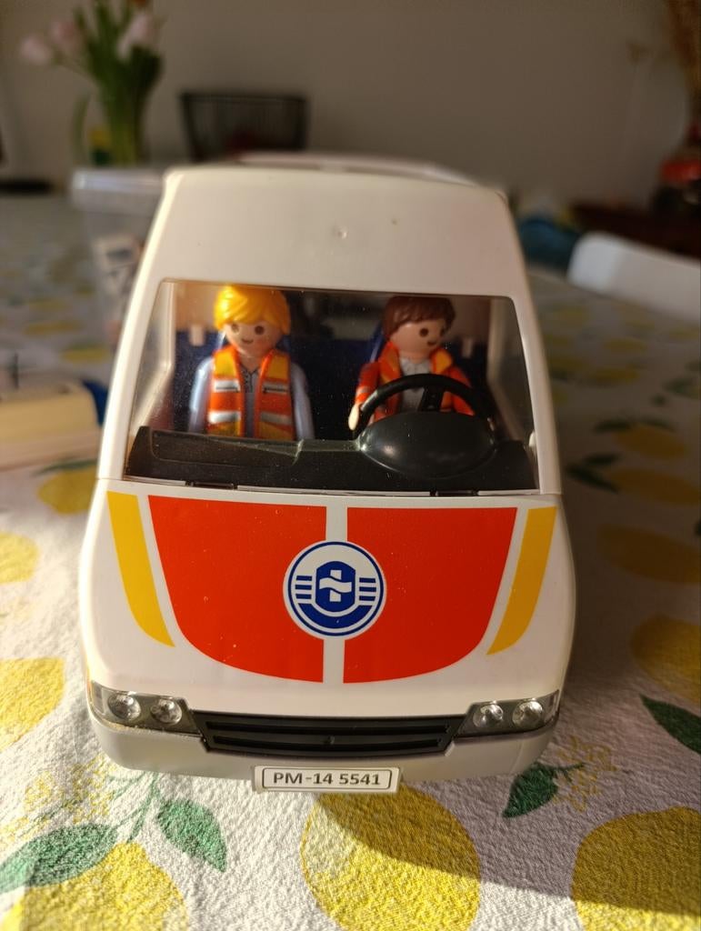 Playmobile ziekenwagen met toebehoren, Enfants & Bébés, Jouets | Playmobil, Enlèvement