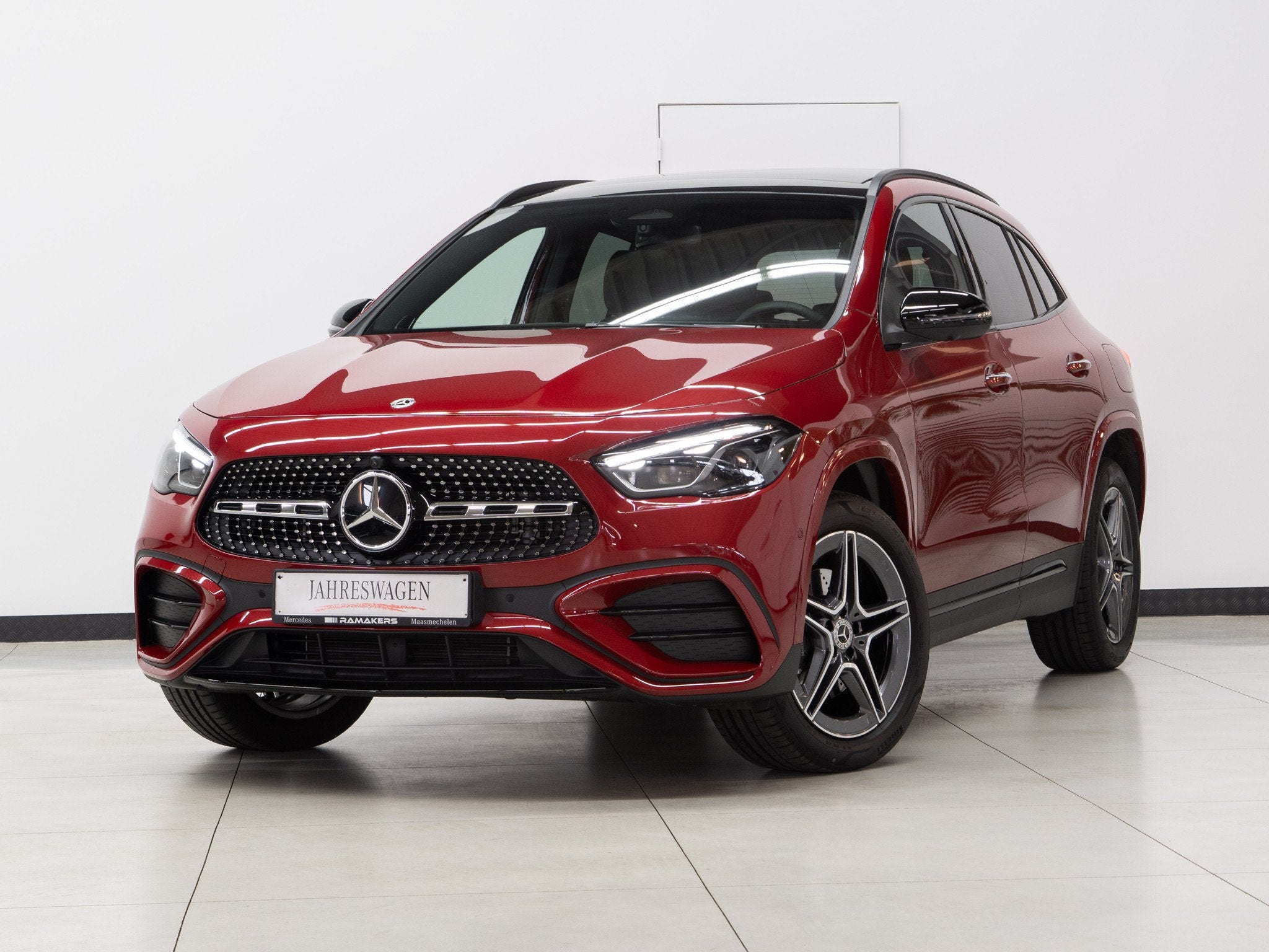 Mercedes-Benz GLA 250 e AMG Night PANORAMA Burmester Memory, Auto's, Gebruikt, Zwart, 4 cilinders, Alcantara