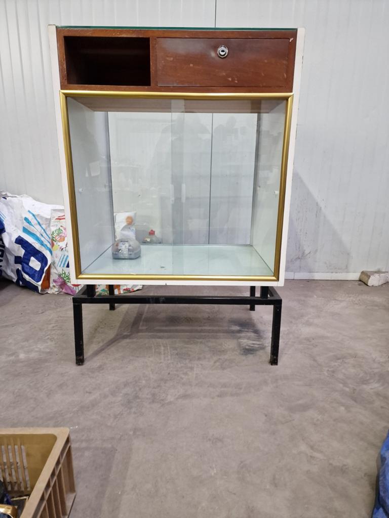 Vitrine Gerrit vintage, Ophalen