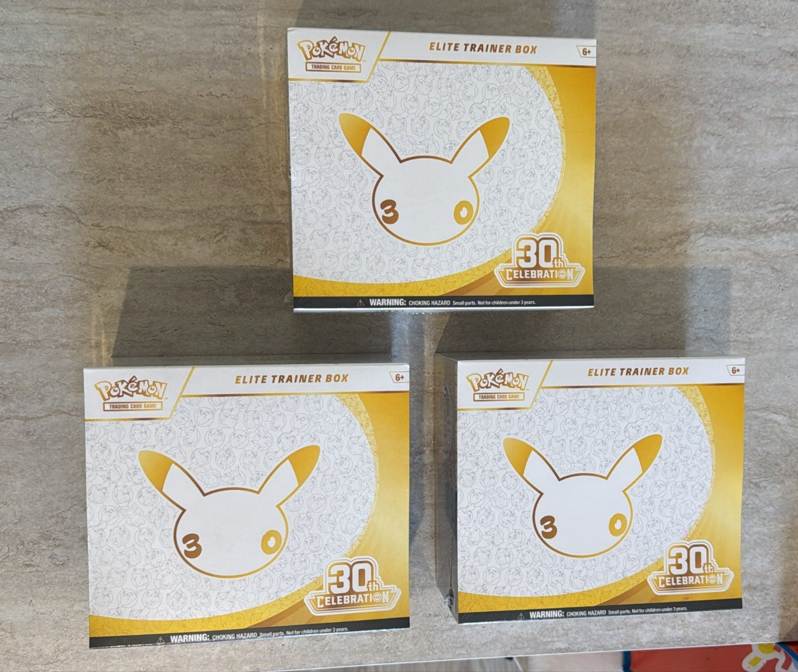 Pokémon 30th Celebration Elite Trainer Box - 10 stuks, Ophalen of Verzenden, Nieuw, Overige typen, Foil