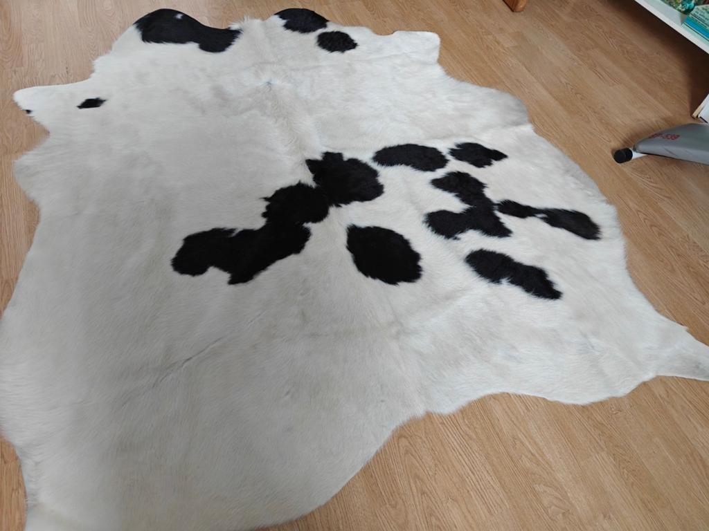 Koeienhuid vloerkleed, Huis en Inrichting, Stoffering | Tapijten en Vloerkleden, Ophalen of Verzenden