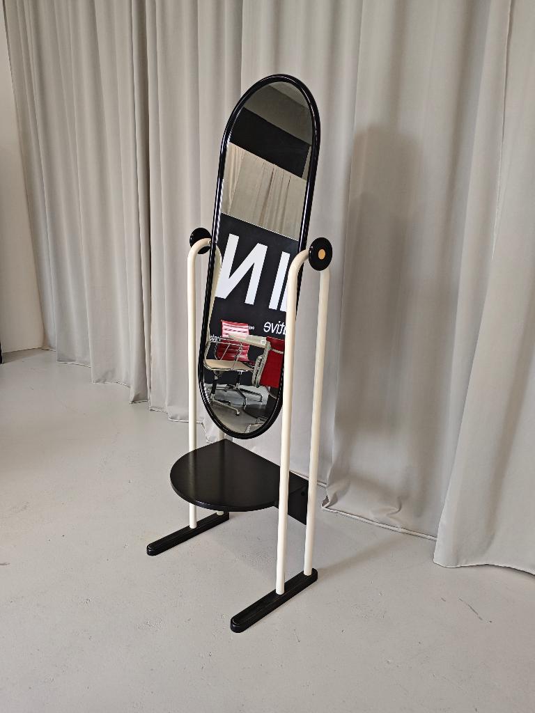 Miroir sur pied de design italien, Postmodern et Space Age, Envoi, Maison et Meubles