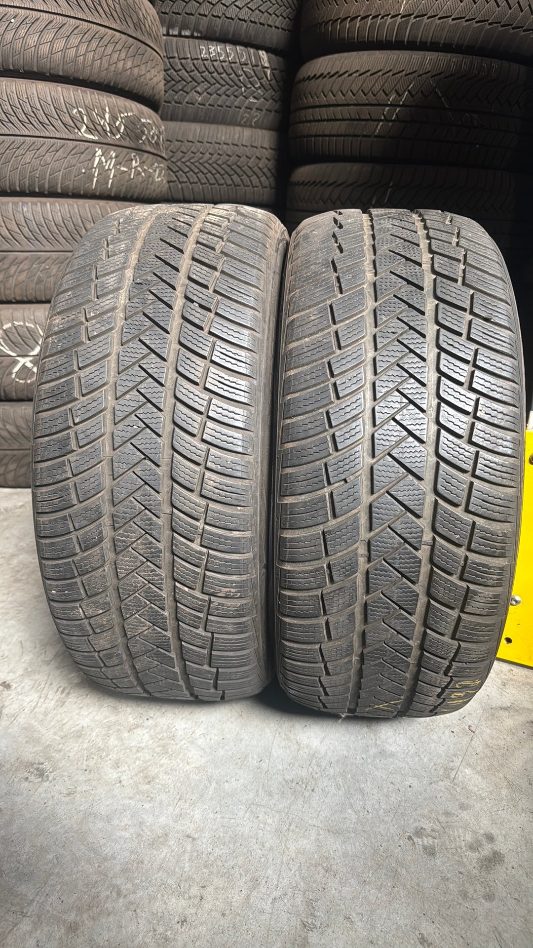 Pneus d'hiver 2354518 235/45/18 235/45R18 marque Vredestein, Enlèvement