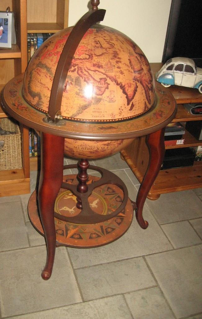 grote oude houten wereldbol / bar, Enlèvement, Utilisé