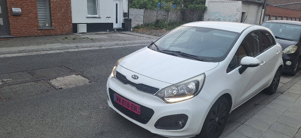 Voiture kia rio diesel 1.1 2012, Auto's, Kia, Zwart, Overige kleuren, Overige bekleding, 5 deurs