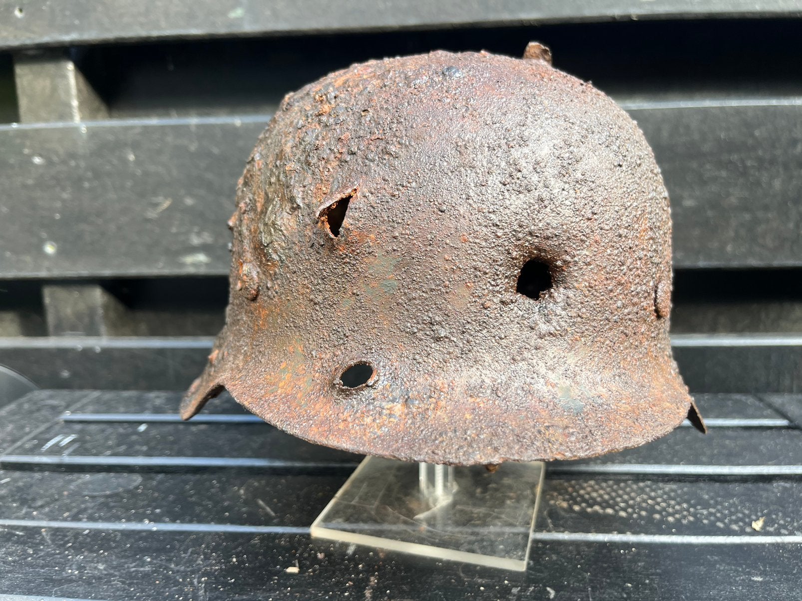 Casque allemand M42 Battle Damage, Collections, Enlèvement ou Envoi, Armée de terre, Casque ou Béret