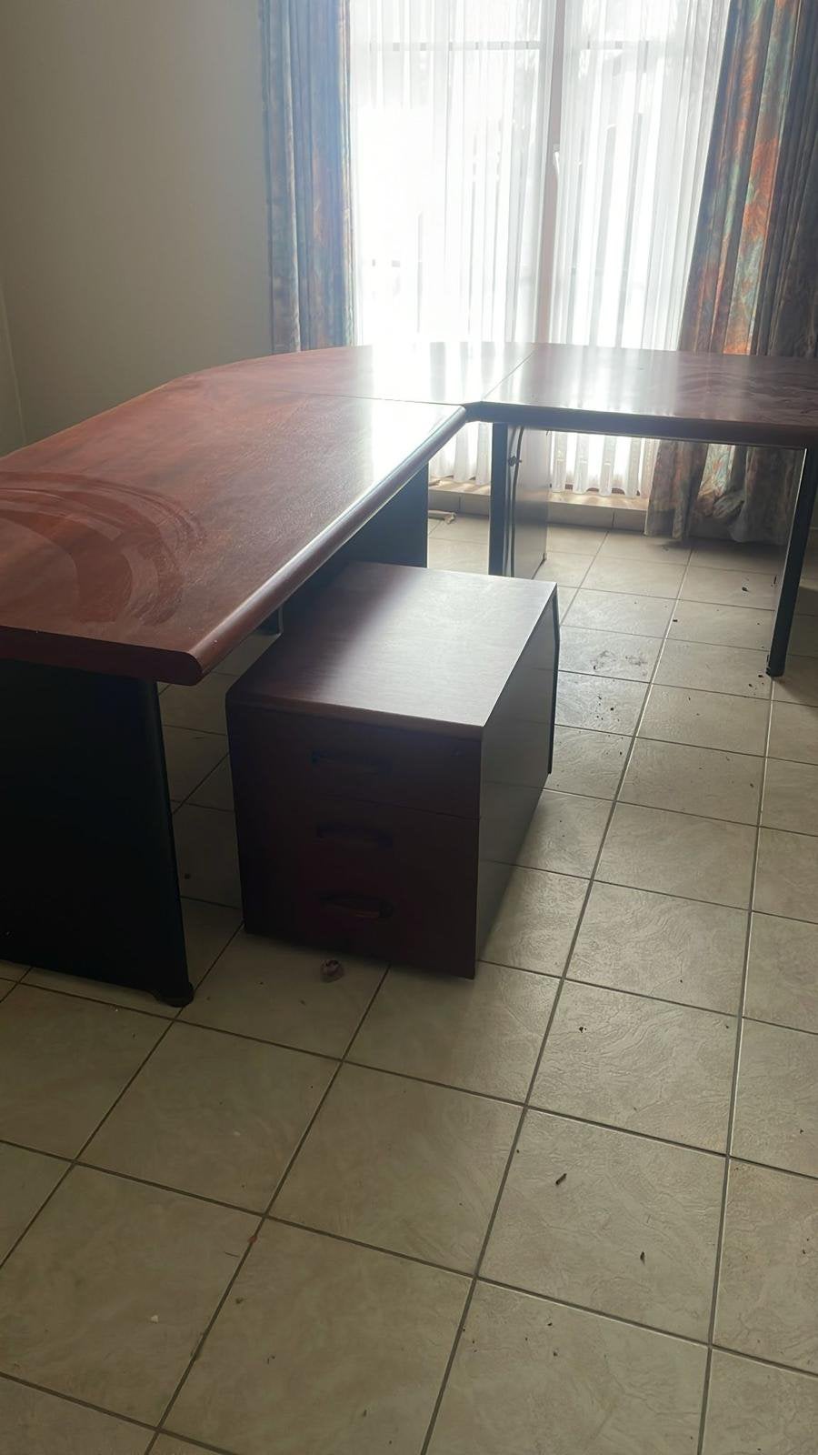 Houten bureau, Ophalen, 182 cm, Gebruikt, Hout