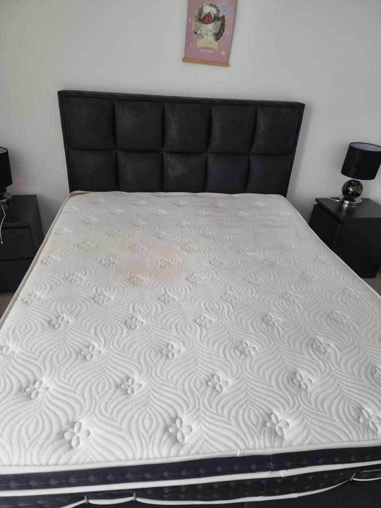 Bed + matras + nacht kastjes, Ophalen, Gebruikt, Zwart, Bed