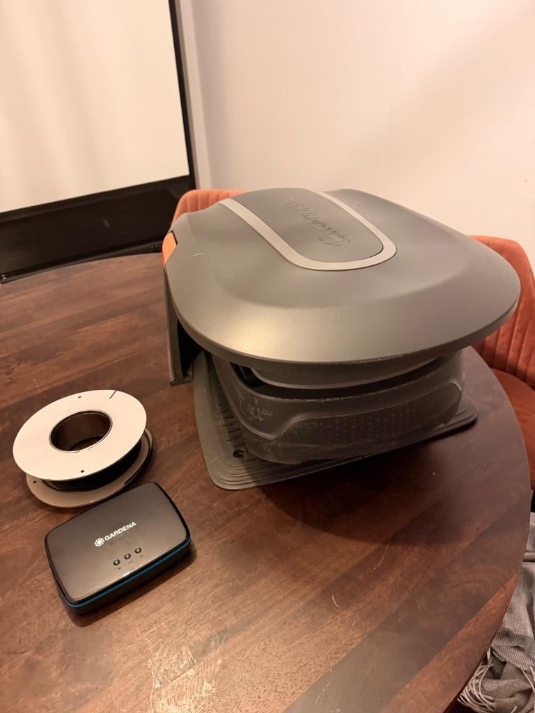 Gardena smart Sileno City 250 robotmaaier met garage, Bestuurbaar via app, Ophalen of Verzenden, Zo goed als nieuw, Minder dan 20 cm