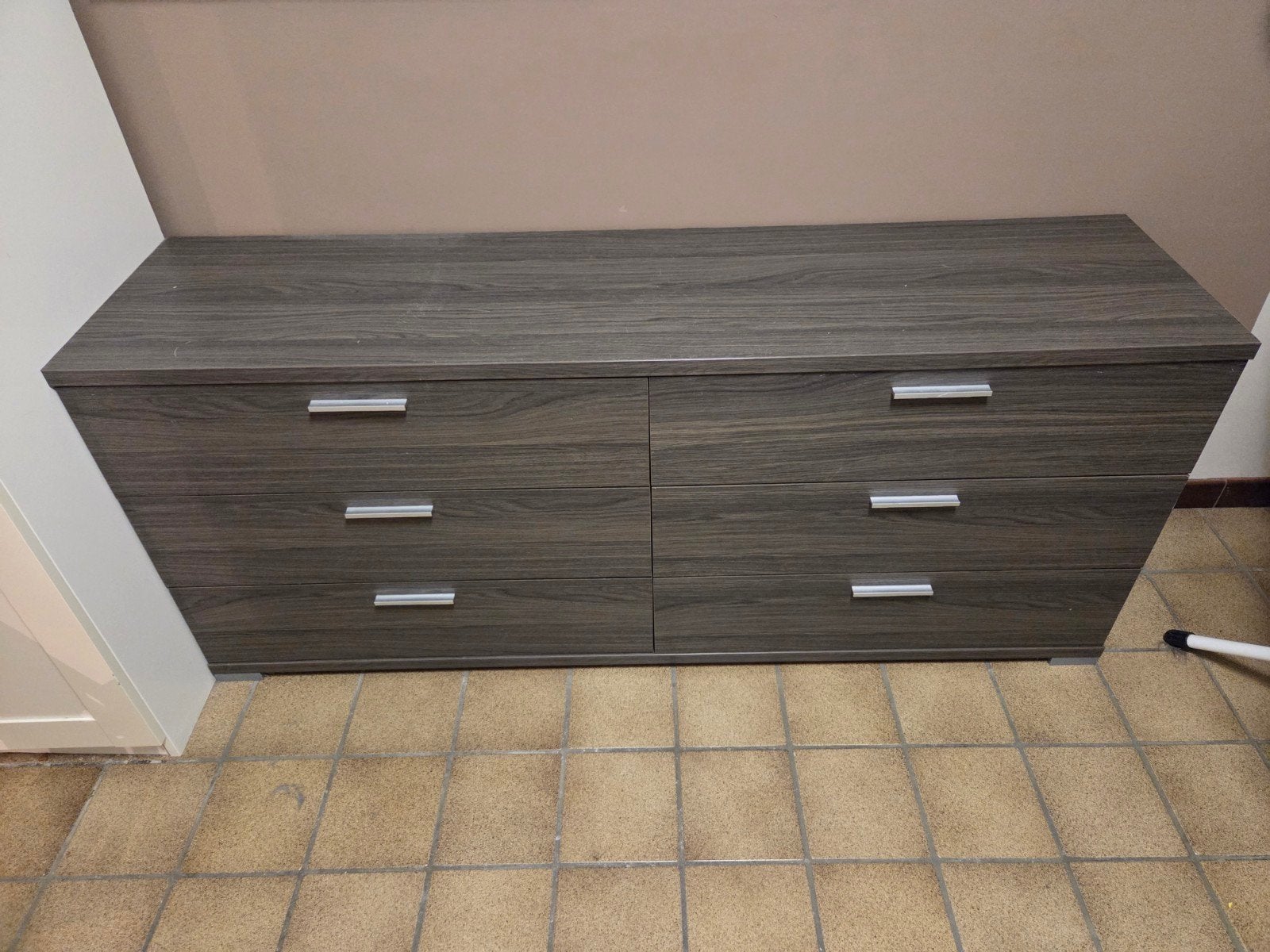 Lage commode - donkergrijs 6 laden, Huis en Inrichting, Ophalen, 5 laden of meer, 150 tot 200 cm, Zo goed als nieuw