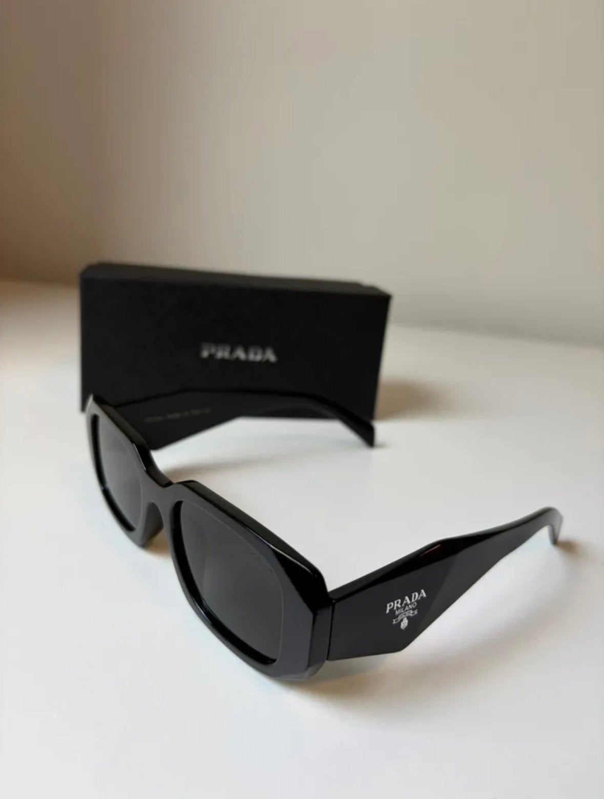 Prada zonnebril, Handtassen en Accessoires, Zonnebrillen en Brillen | Dames, Verzenden, Zo goed als nieuw, Zonnebril, Prada