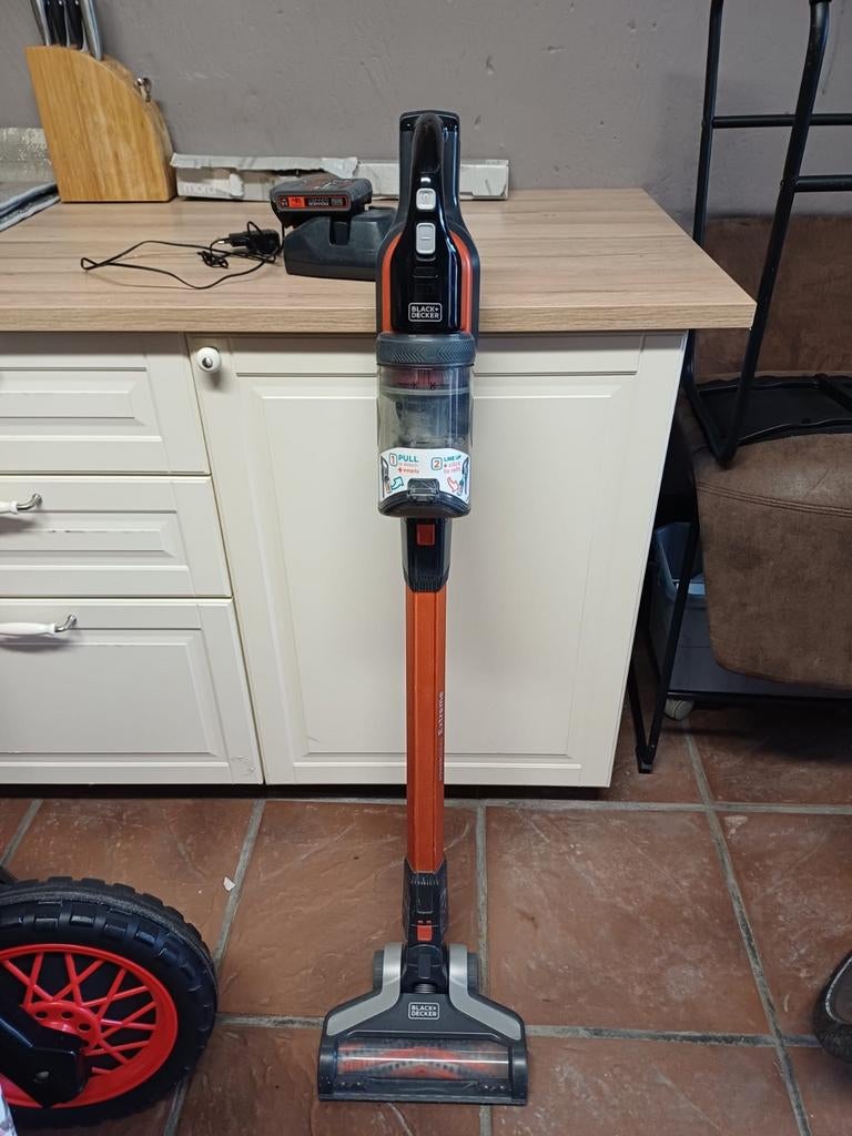 Aspirateur balai Black and Decker, Enlèvement
