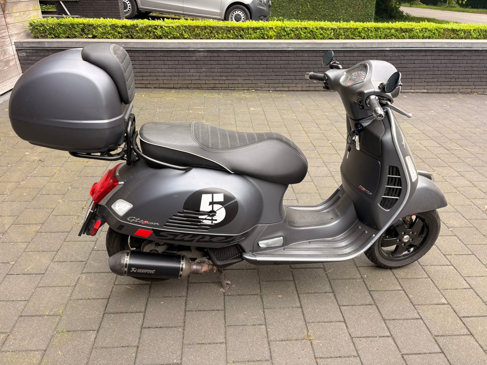 Vespa gts 125 bouwjaar 2019, Fietsen en Brommers, Ophalen, Zo goed als nieuw