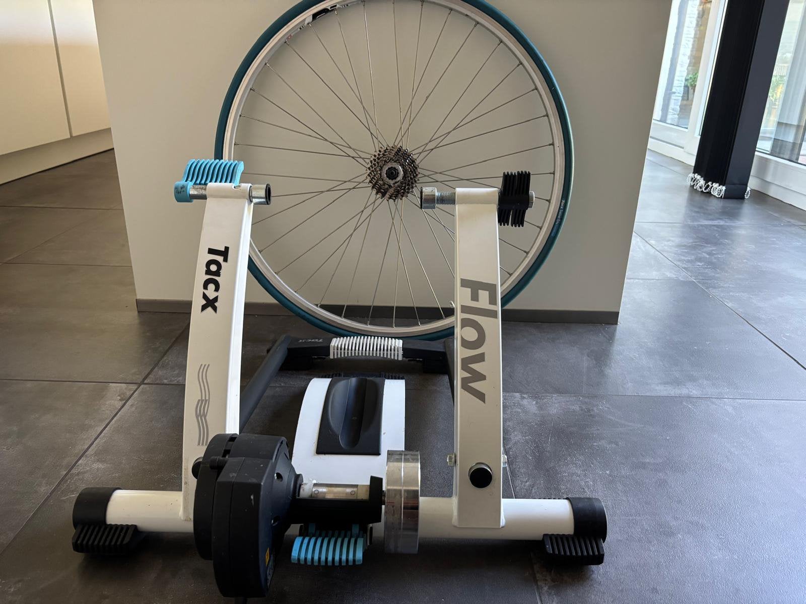 Indoor fietstrainer Tacx Flow, Ophalen, Zo goed als nieuw