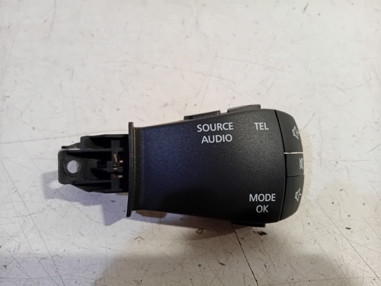 Radio bediening Renault Mégane, Enlèvement ou Envoi, Van der Ven Autorecycling B.V., Onderdelen@venauto.nl, Ettenseweg 76, 4706 PB Roosendaal, The Netherlands