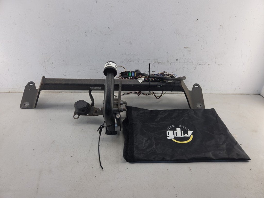 ATTELAGE REMORQUE BMW 1 serie (F40) (01-2019/-), Utilisé, BMW, Petuelring 130
80809  München, DE, Bayerische Motoren Werke AG