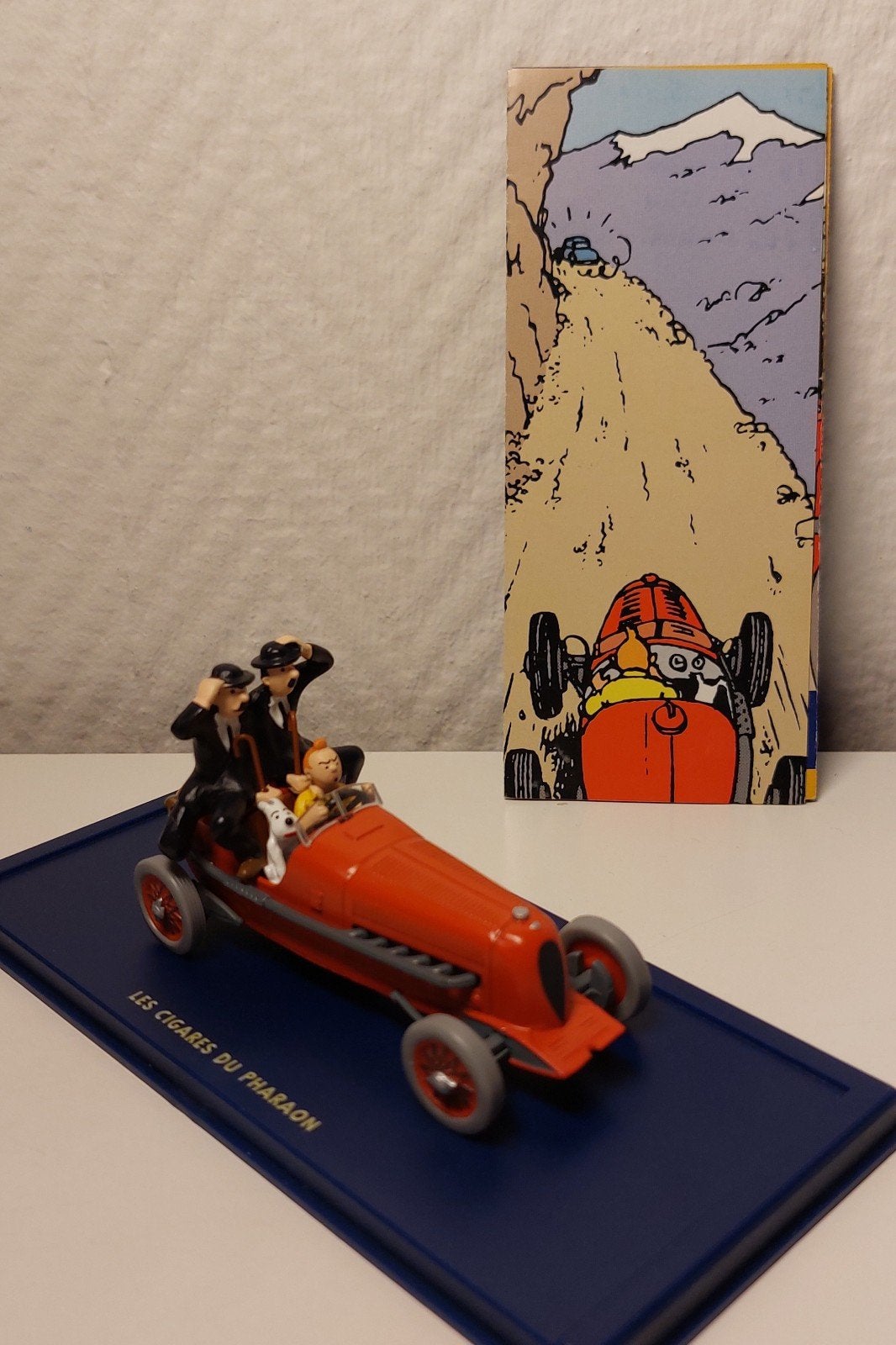 Voiture TINTIN Atlas 1/43 'La voiture de course rouge 1930', Collections, Enlèvement ou Envoi, Tintin, Comme neuf, Statue ou Figurine