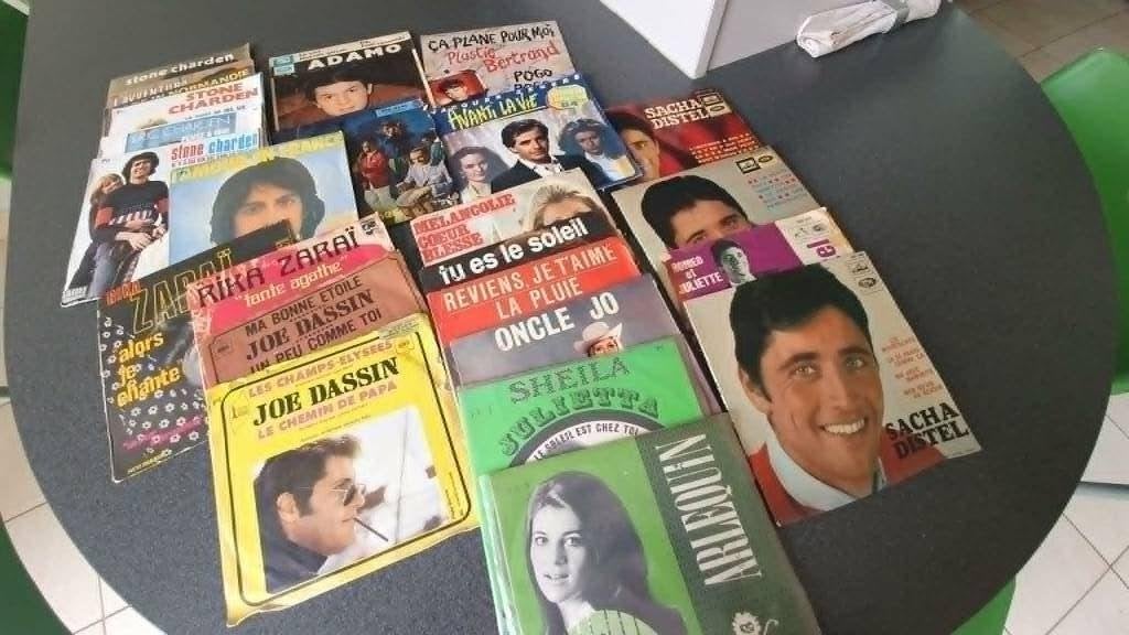 Lot de 25 vinyles 45 tours., CD & DVD, Enlèvement ou Envoi, Utilisé