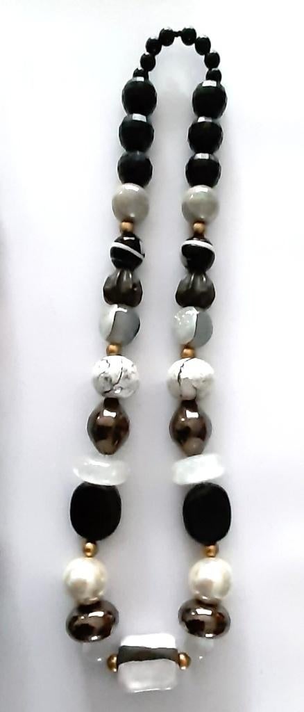 Te koop:Nieuw!Unieke zwart/wit lange ketting  keramische bol, Ophalen, Nieuw, Wit, Steen of Mineraal
