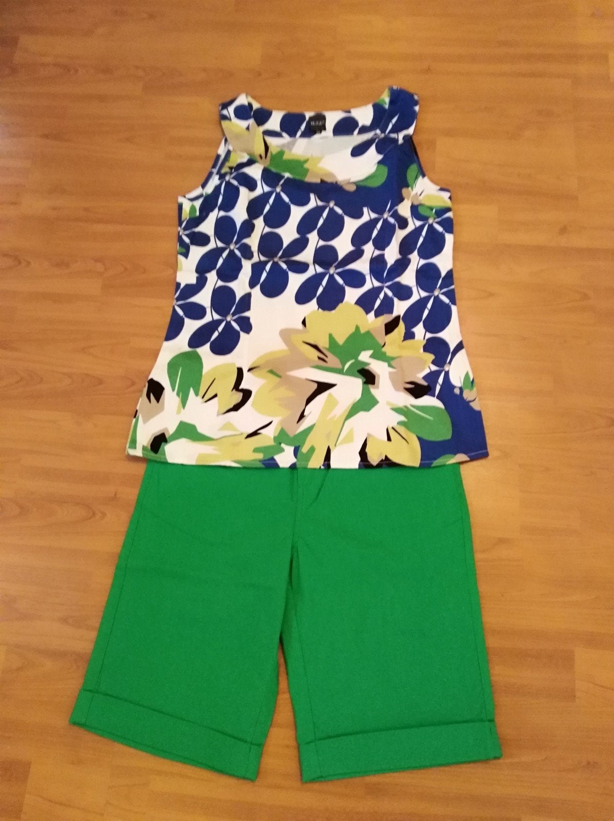 Bermuda met bijpassend blouse mt 36-38, Ophalen of Verzenden, Nieuw, Maat 36 (S), Kort
