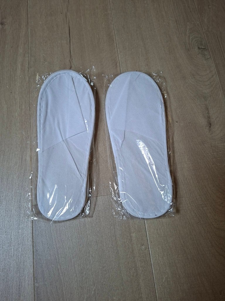 Effen witte saunaslippers (2 paar) NIEUW, Kleding | Dames, Overige Dameskleding, Nieuw, Ophalen of Verzenden