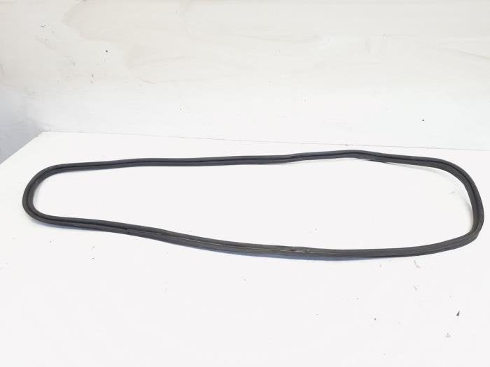 Kofferdeksel Rubber van een Mercedes E-Klasse, Gebruikt, -, Ophalen of Verzenden, -