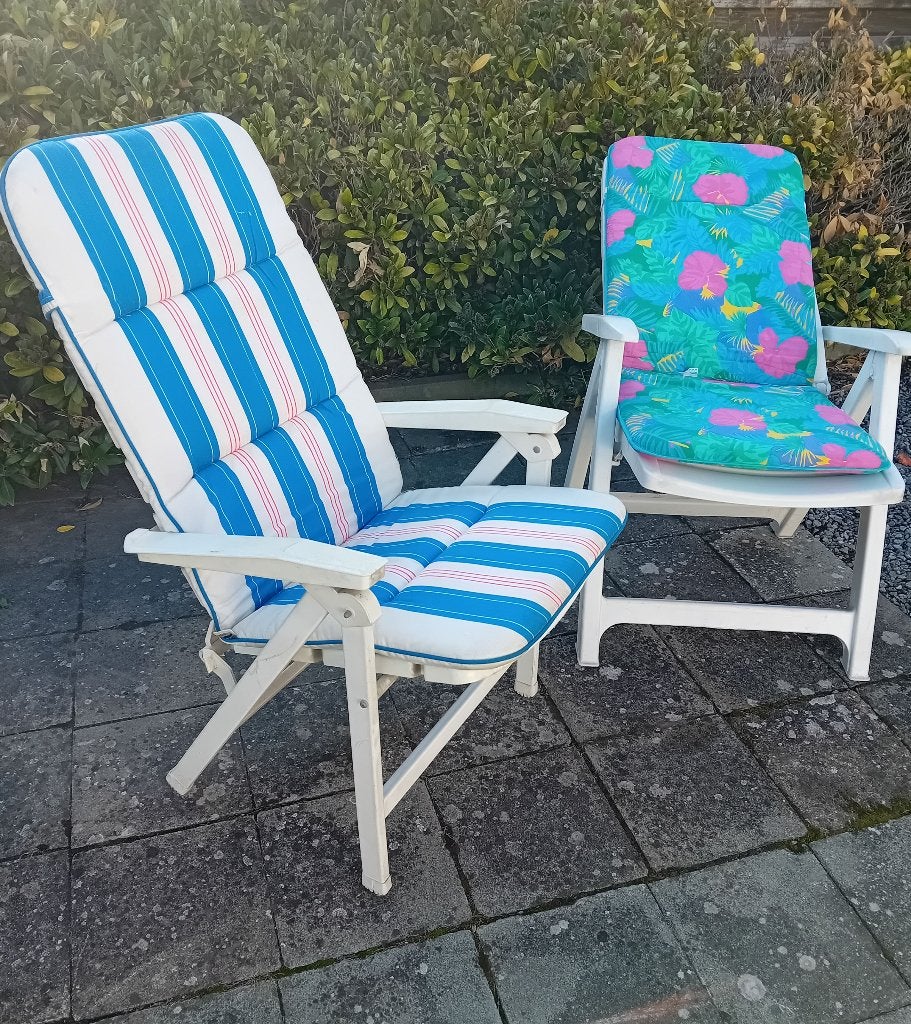 Twee stevige tuinstoelen in kunststof met kussens, Ophalen of Verzenden, Gebruikt, Kunststof, Inklapbaar