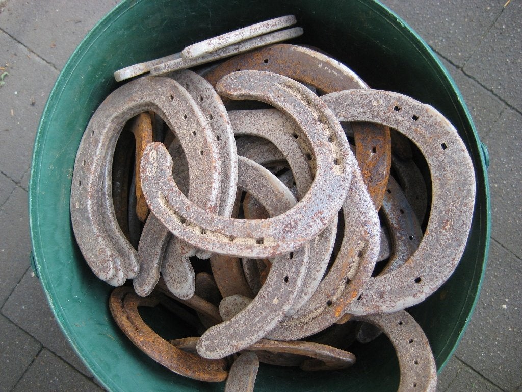hoefijzers 80 stuks (volle emmer), Antiek en Kunst, Ophalen