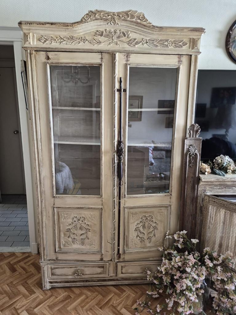 Brocante Franse vitrinekast, Ophalen