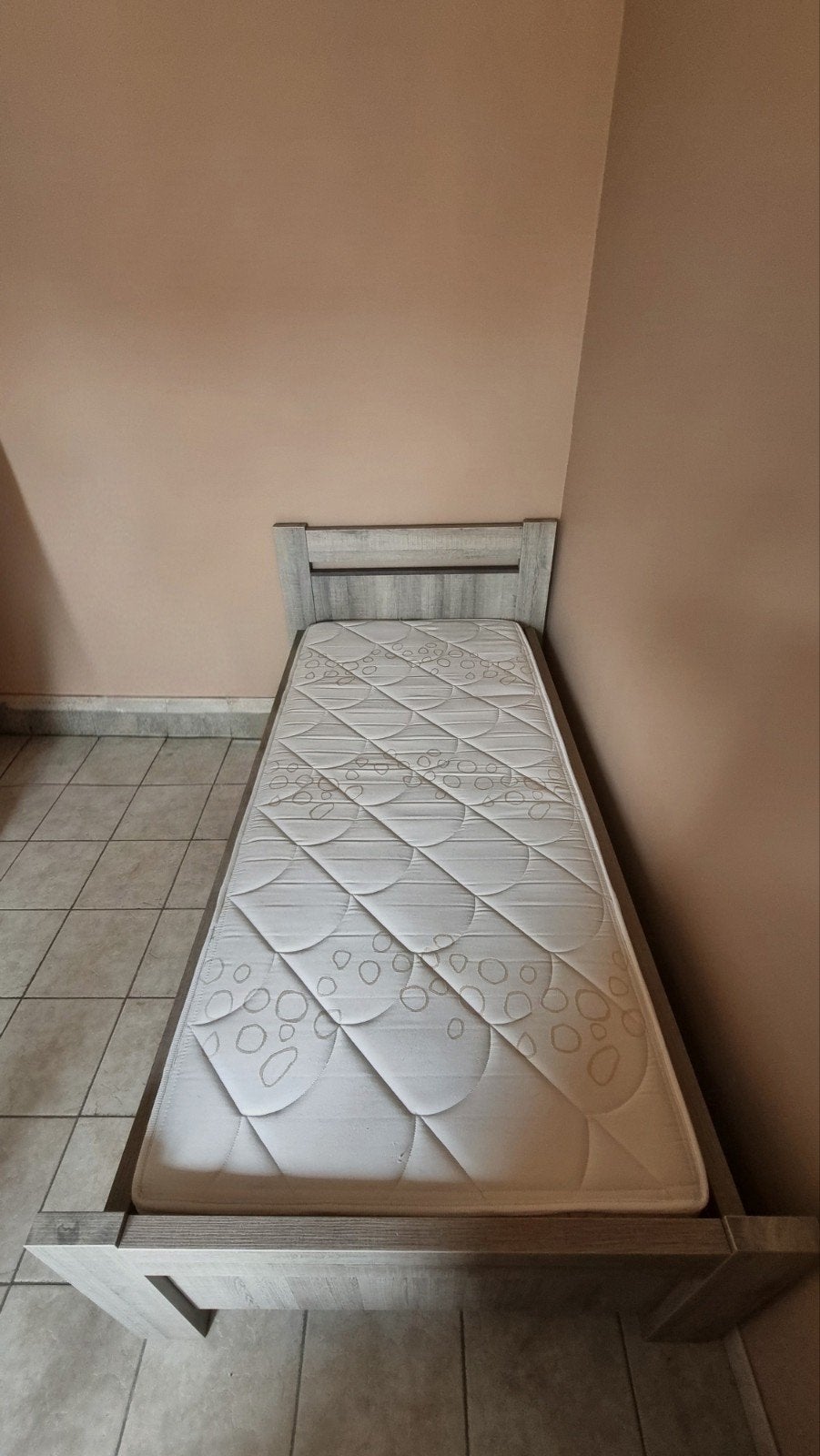 Eenpersoonsbed + lattenbodem + matras, Enlèvement, 200 cm