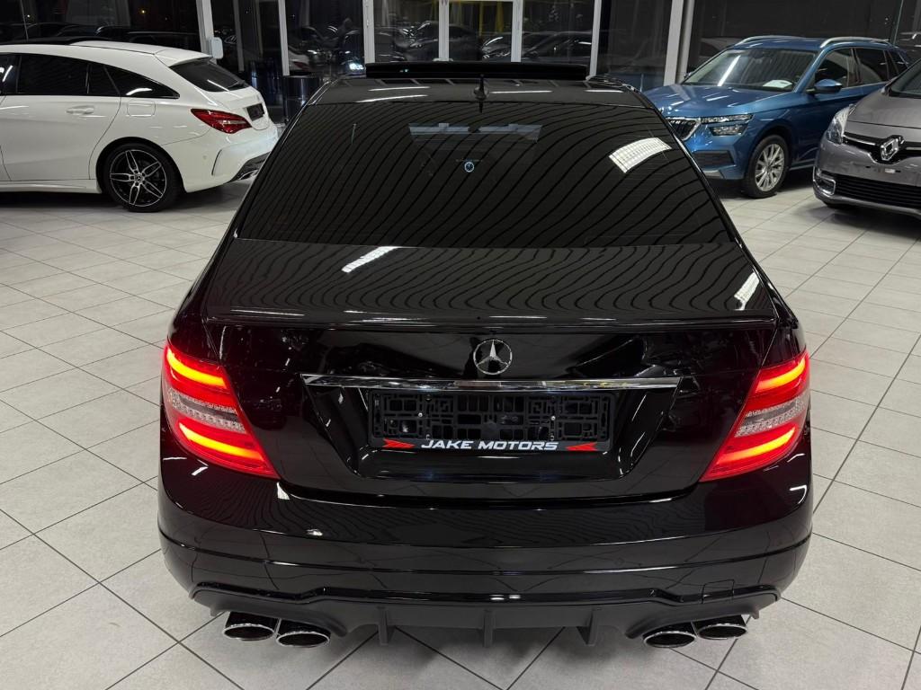 Mercedes-Benz C63 AMG 6.3 Atmosferische Bouwjaar 2012.900km, Automaat, Euro 5, Parkeersensor, Leder