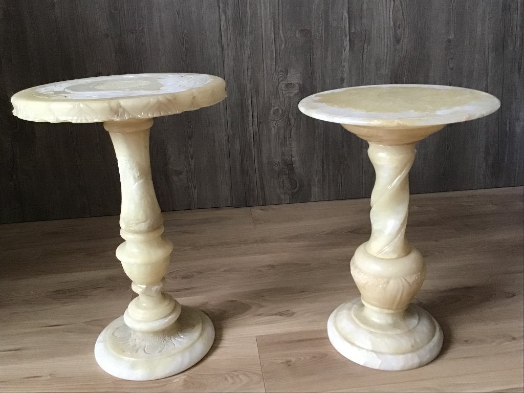 2 albasten voetstuktafels, Ophalen