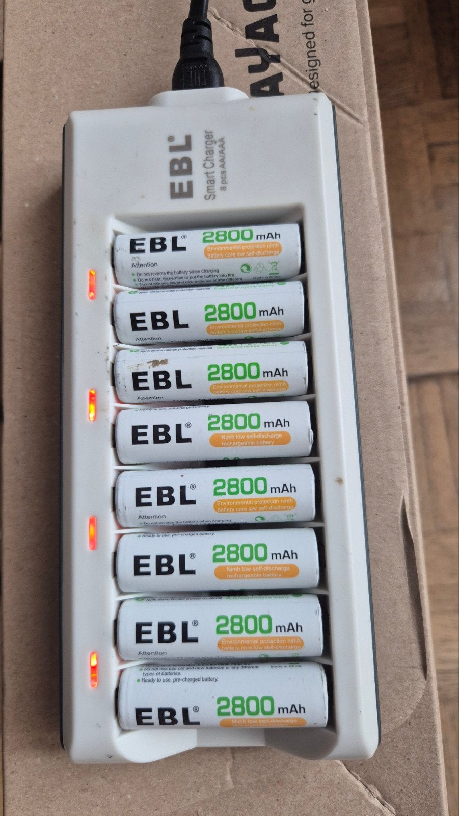 chargeur de piles + 8 piles AA EBL, Audio, Tv en Foto, Accu's en Batterijen, Ophalen of Verzenden