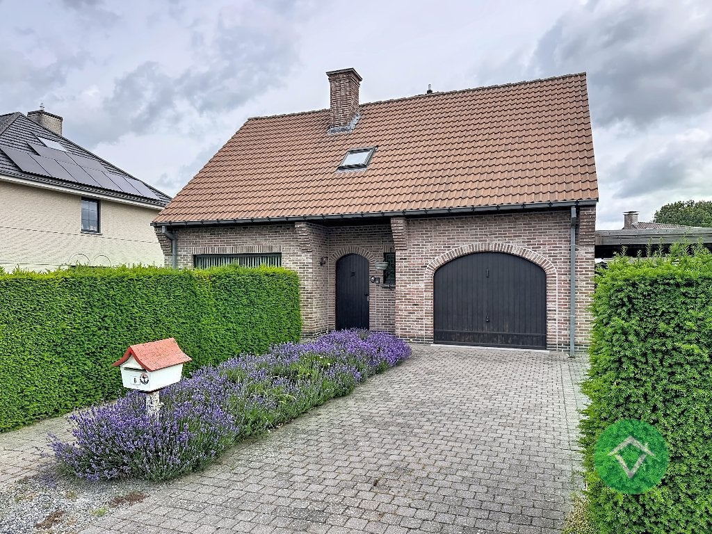 Gezinswoning met garage, carport, zonnige tuin in Oosterzele, 284 kWh/m²/jaar, Oosterzele, Provincie Oost-Vlaanderen, 500 tot 1000 m²