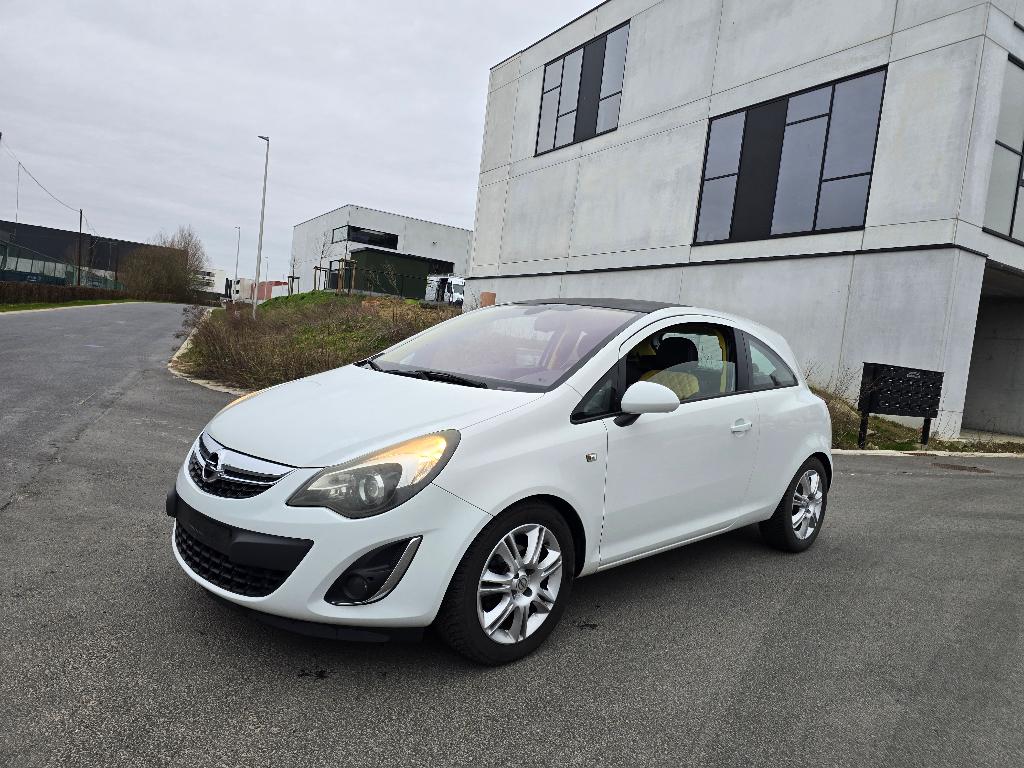 Opel Corsa 1.3cdti - 147 000km - 02/2011 - euro 5, Auto's, Opel, Voorwielaandrijving, Euro 5, Wit, Leder