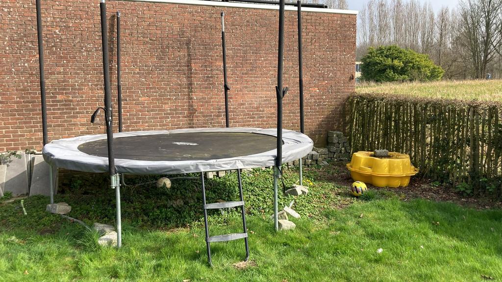 Berg favorit trampoline 330 grijs met safety net, Kinderen en Baby's, Speelgoed | Buiten | Trampolines, Ophalen, Gebruikt