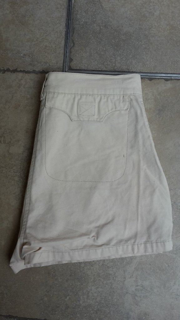 Mooie stijlvolle short mt Large, Kleding | Dames, Broeken en Pantalons, Kort, Beige, Maat 42/44 (L), Ophalen of Verzenden