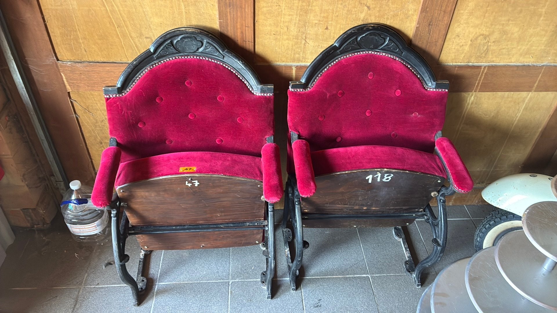 Theaterstoelen, Antiek en Kunst, Antiek | Meubels | Stoelen en Sofa's, Ophalen