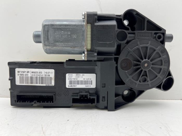 Moteur de vitre portière d'un Renault Clio, Renault, -, 3 mois de garantie, Utilisé
