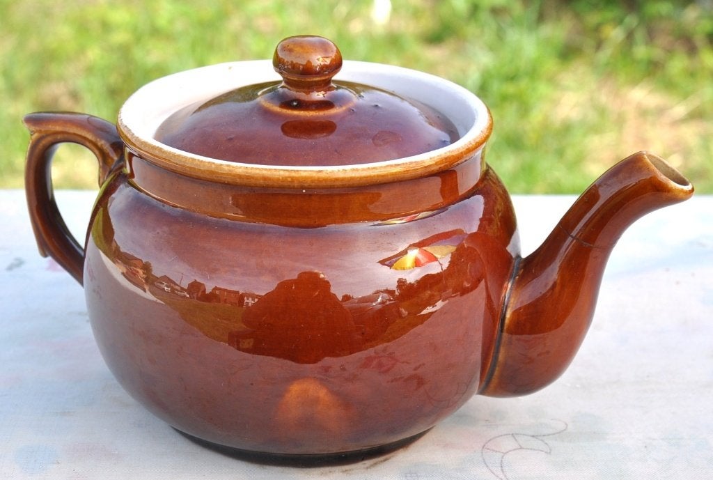 théière en faïence tellurite (bout buse recollée ), Ophalen of Verzenden